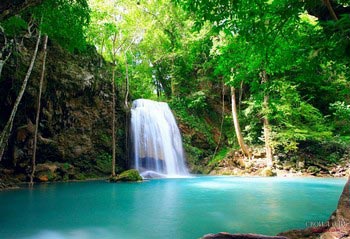 Водопад на острове Коста-Рика